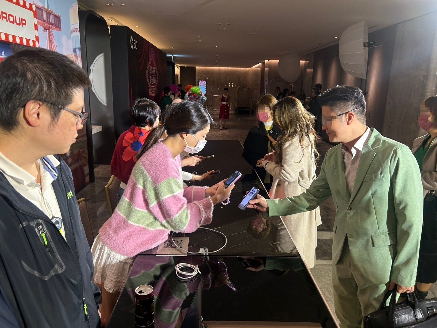 藍訊科技執行Swatch Group 2024尾牙QRCodeQ報到+客製化抽獎+馬賽克抽獎過場動畫