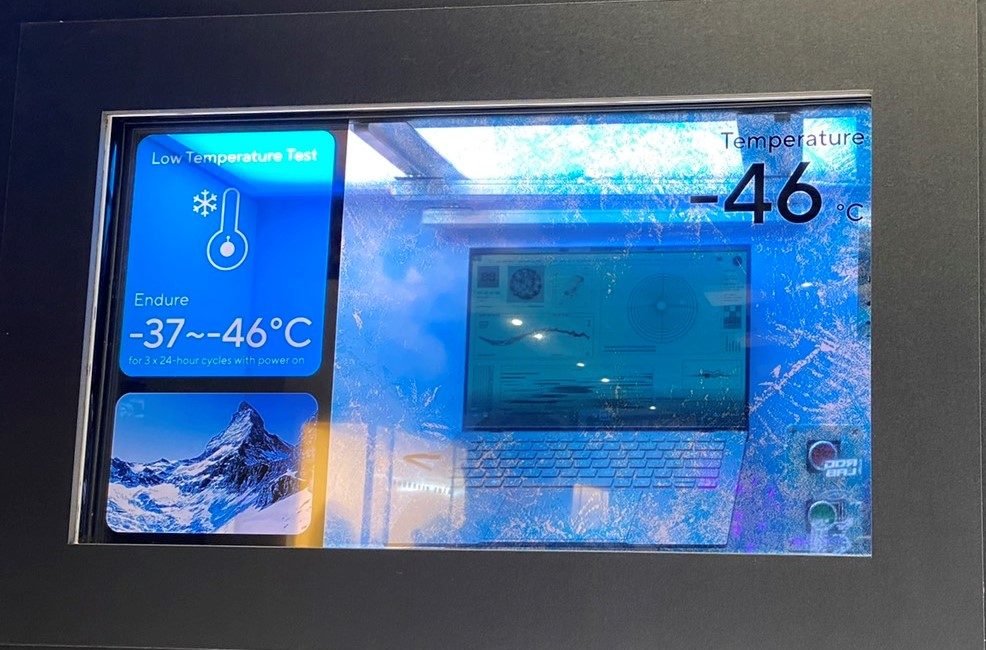 32吋透明顯示器應用案例_ASUS筆電 極端溫度溼度情境展示