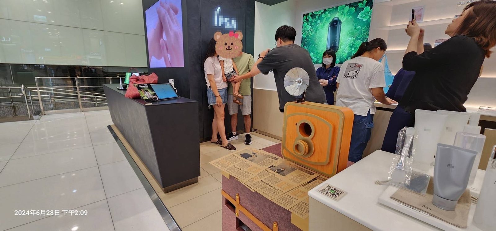 【行動拍照列印 活動限定照片海報】知名專櫃保養彩妝品牌2024快閃全台巡迴，打造獨特品牌互動體驗