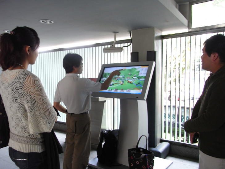 貓空商圈 - 32"觸控導覽系統(KIOSK)+42"雙面戶外防水電子資訊看板
