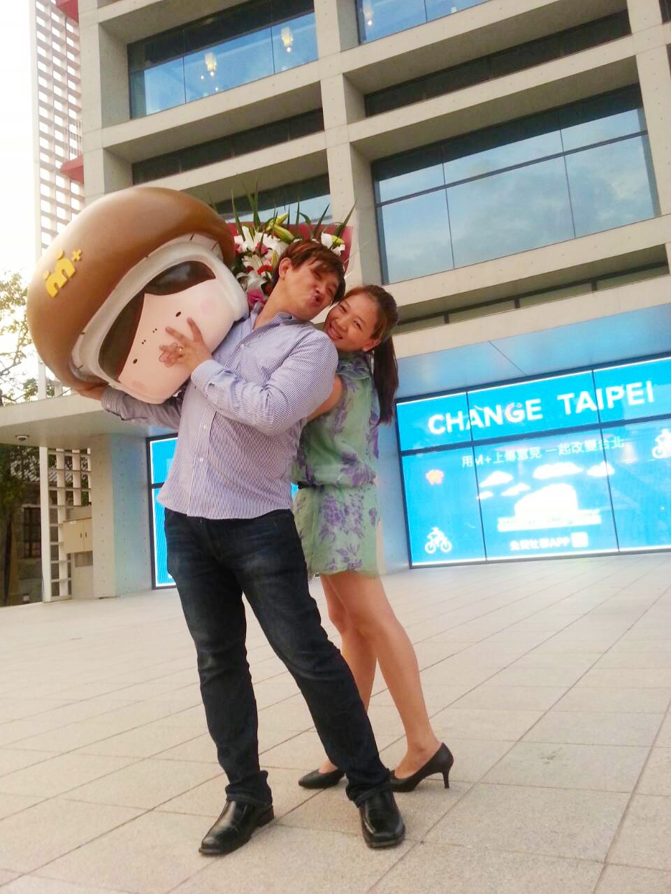 M+ Change Taipei數位牆變身求婚聖地！ 松菸大方曬恩愛