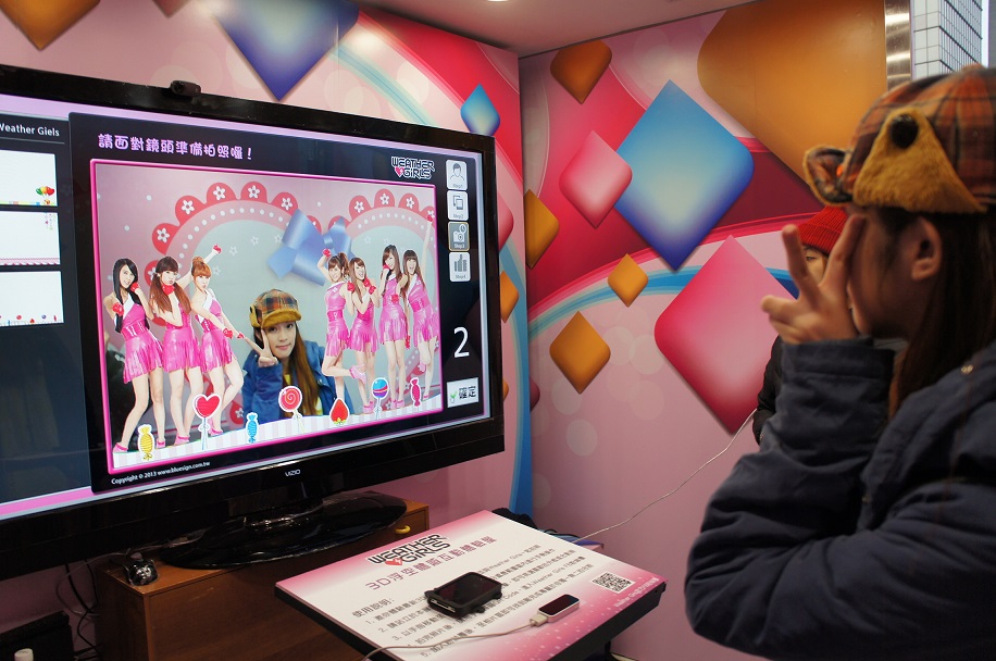 藍訊科技執行 天氣女孩Weather Girl 體感控制Leap Motion大頭貼 + 立即上傳FB粉絲團