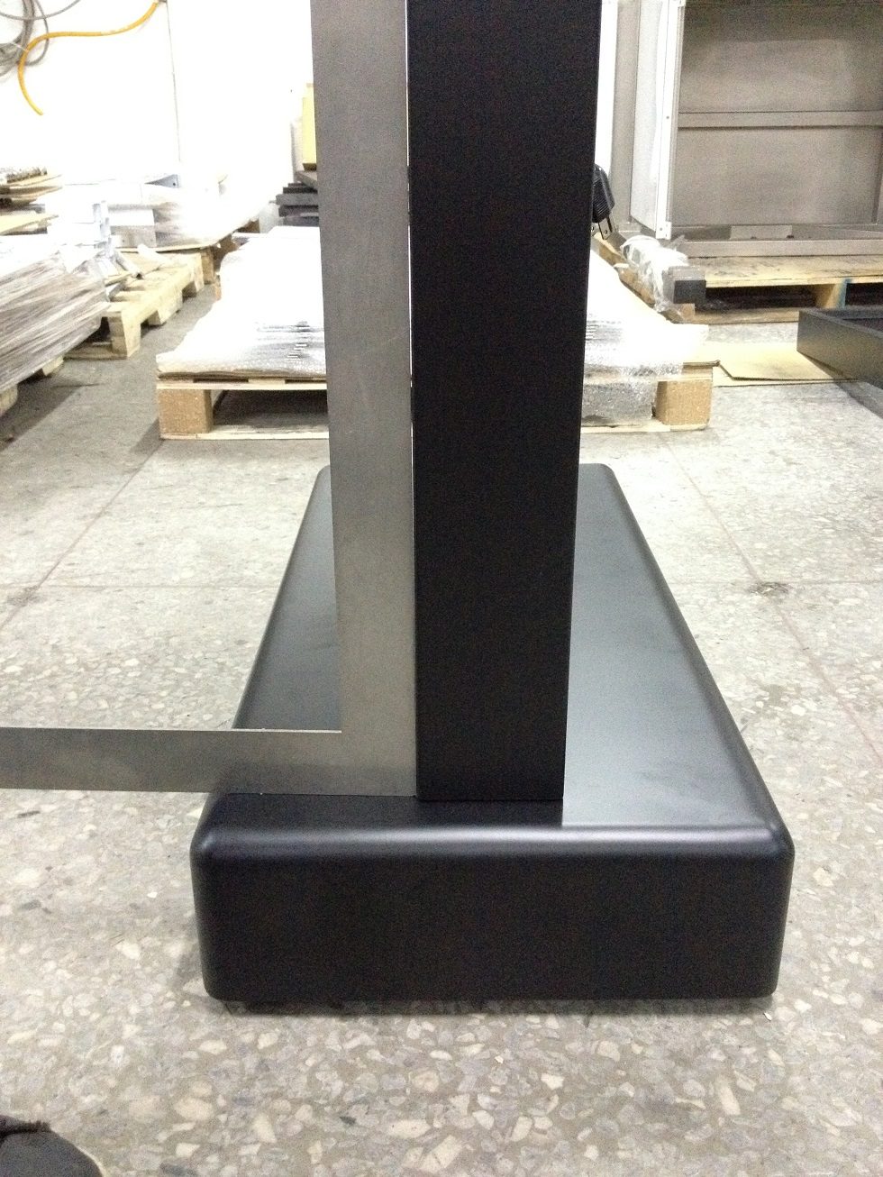 藍訊科技 製作46吋高貴時尚型 直立式電子看板 KIOSK