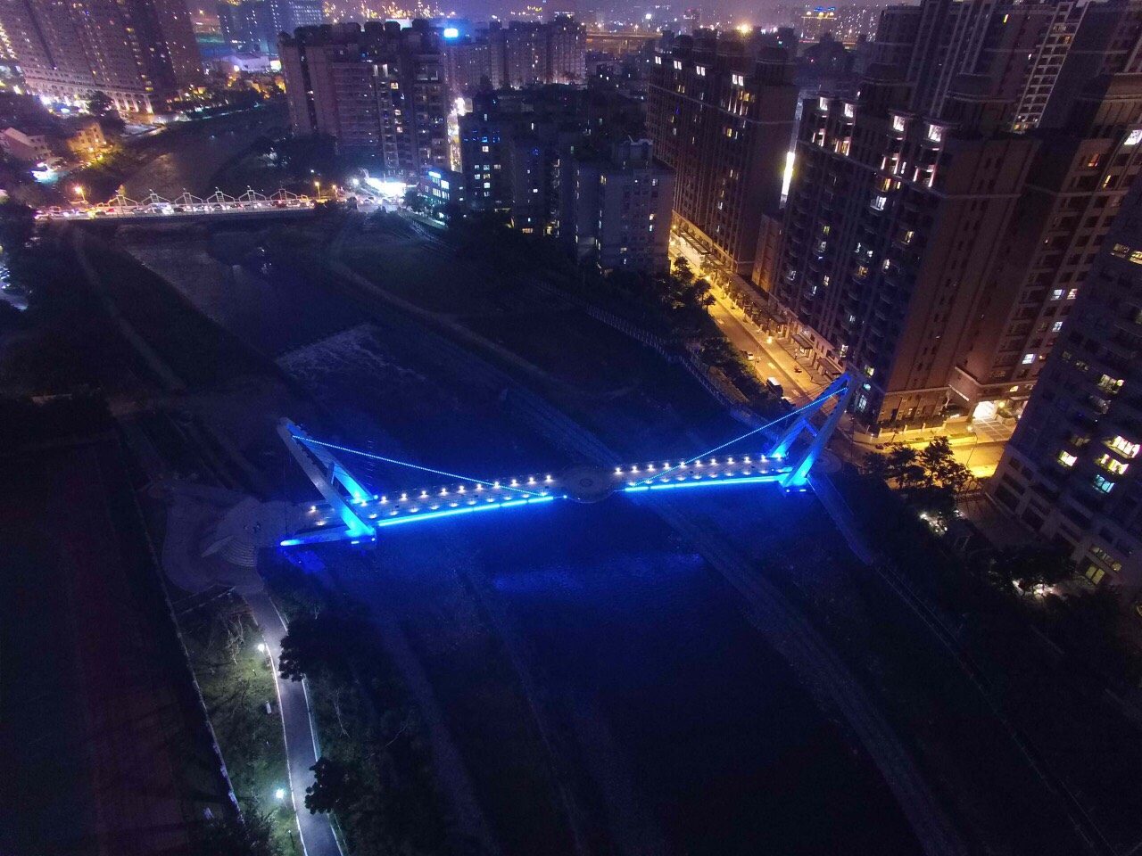 藍訊科技執行_竹夢橋LED聲光控制互動系統