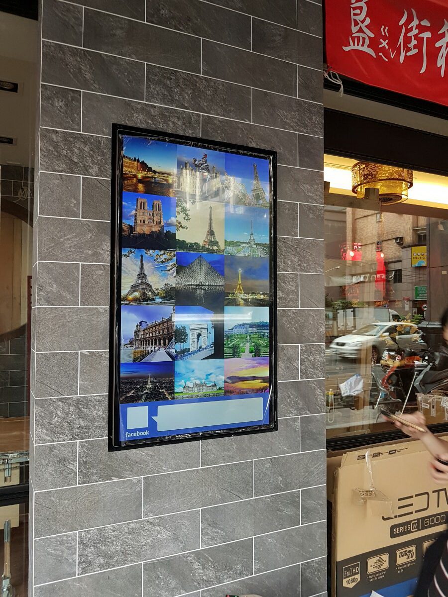 藍訊科技執行 簋街私廚 QShop互動式電子看板 50吋直立顯示器