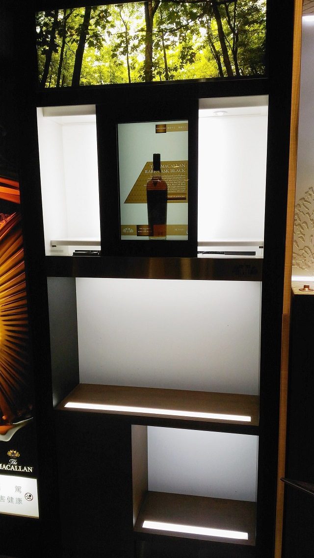 藍訊科技硬體採購_桃園機場THE MACALLAN門市_led燈互動透明顯示器酒櫃