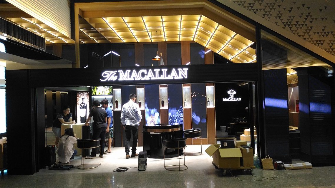 藍訊科技硬體採購_桃園機場THE MACALLAN門市_22吋觸控螢幕香料遊戲體驗設備