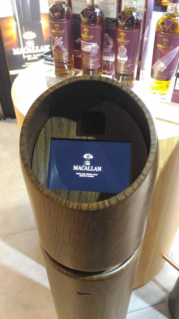 藍訊科技硬體採購_桃園機場THE MACALLAN門市_7吋顯示器短距離偵測觸發LED燈開啟