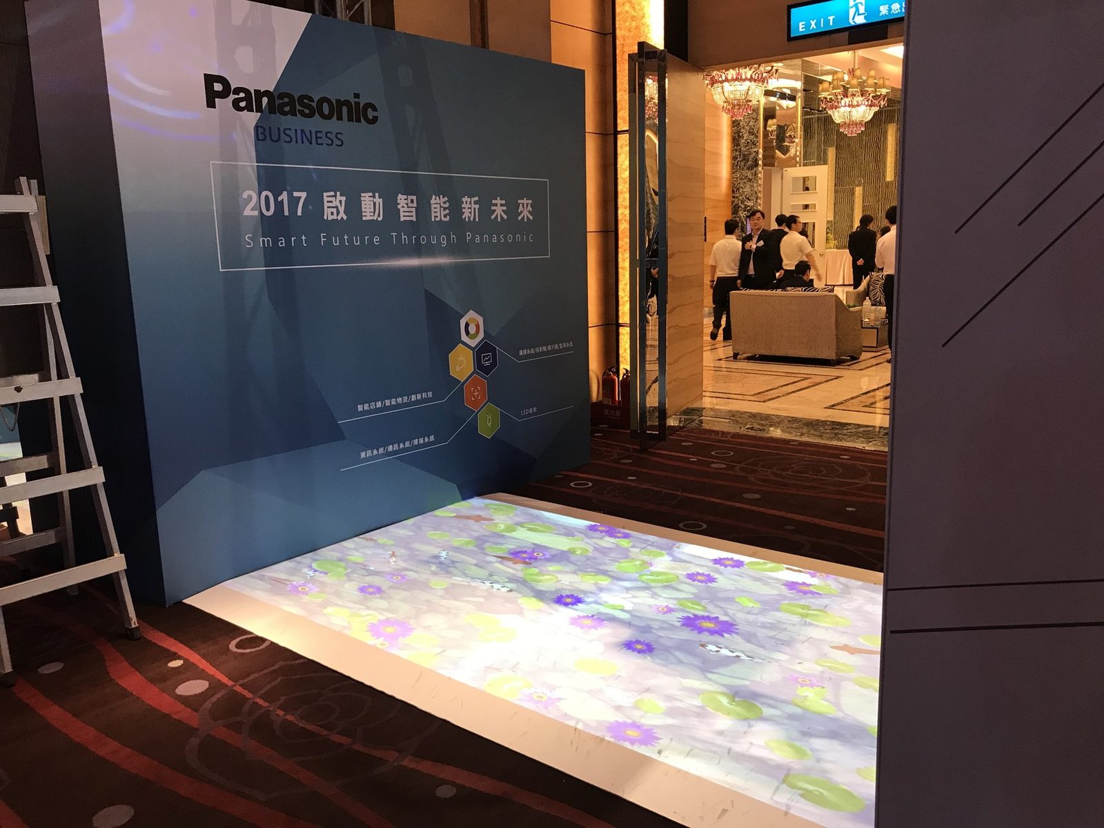 藍訊科技協助開發 Space Player_光與影的結合情境投影燈