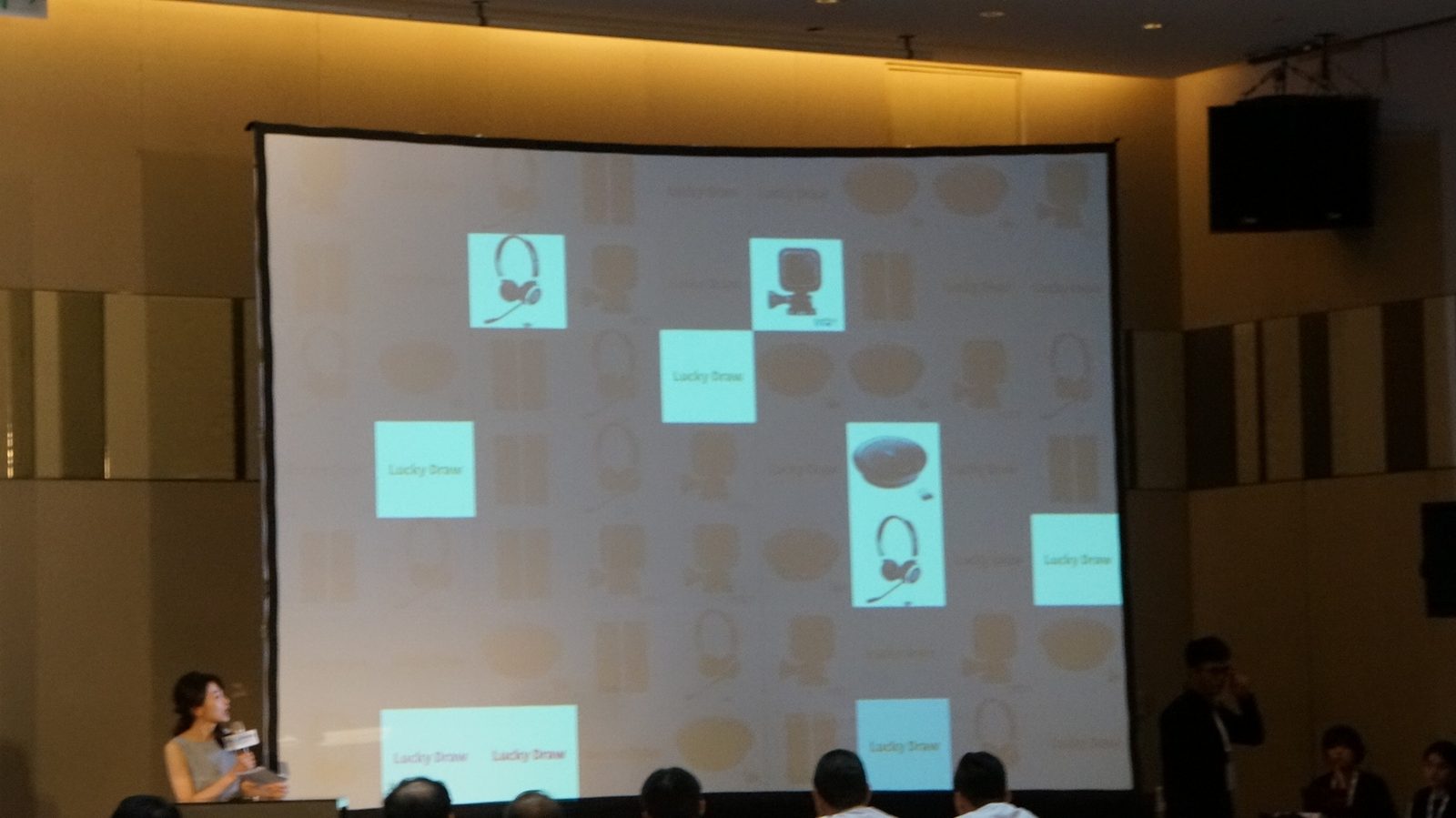 藍訊科技執行 TPF2017 研討會 現場投影顯示已到來賓資訊 & 照片系統