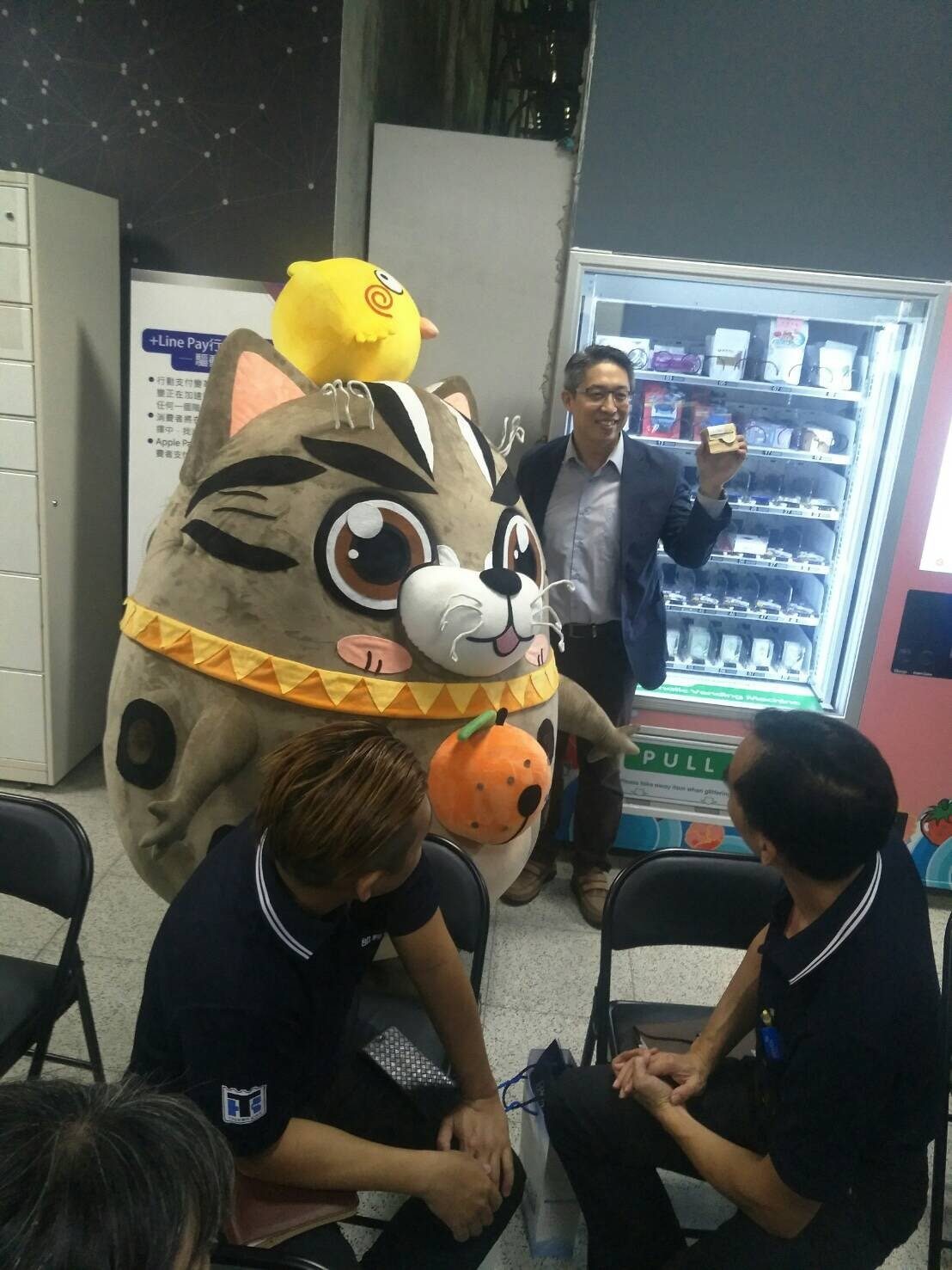 藍訊執行 高雄第一科技大學 樂讚機_互動式電子看板