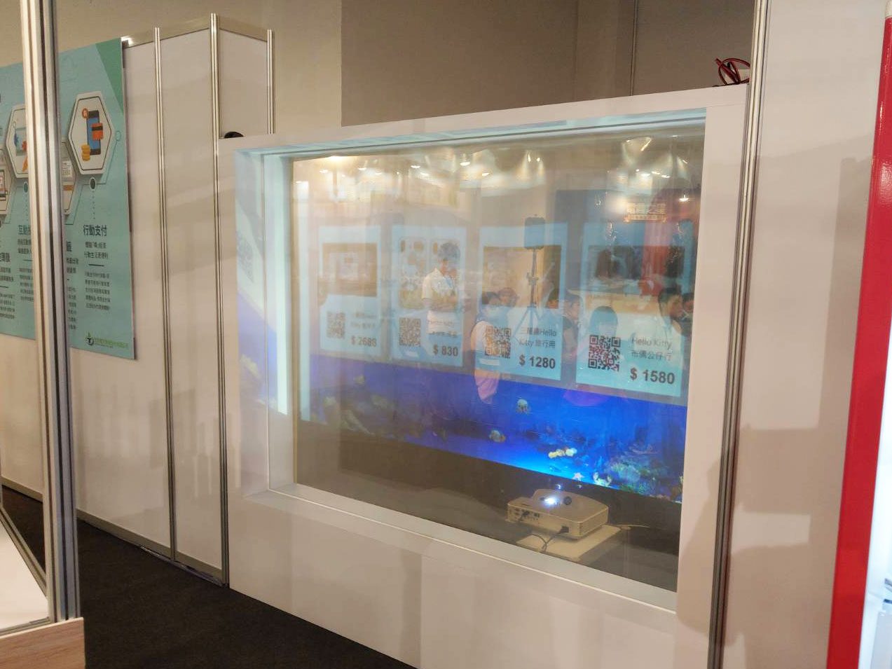 藍訊執行電腦展電控薄膜&融接投影