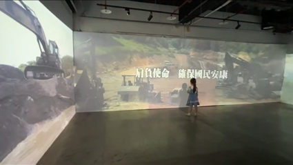 藍訊科技執行 [九三軍人節] 中壢馬祖新村 國防主題光影特展多媒體互動_沉浸式投影 3D全息投影 互動拍照 問答互動遊戲 360語音全景導覽 鏡面電子看板