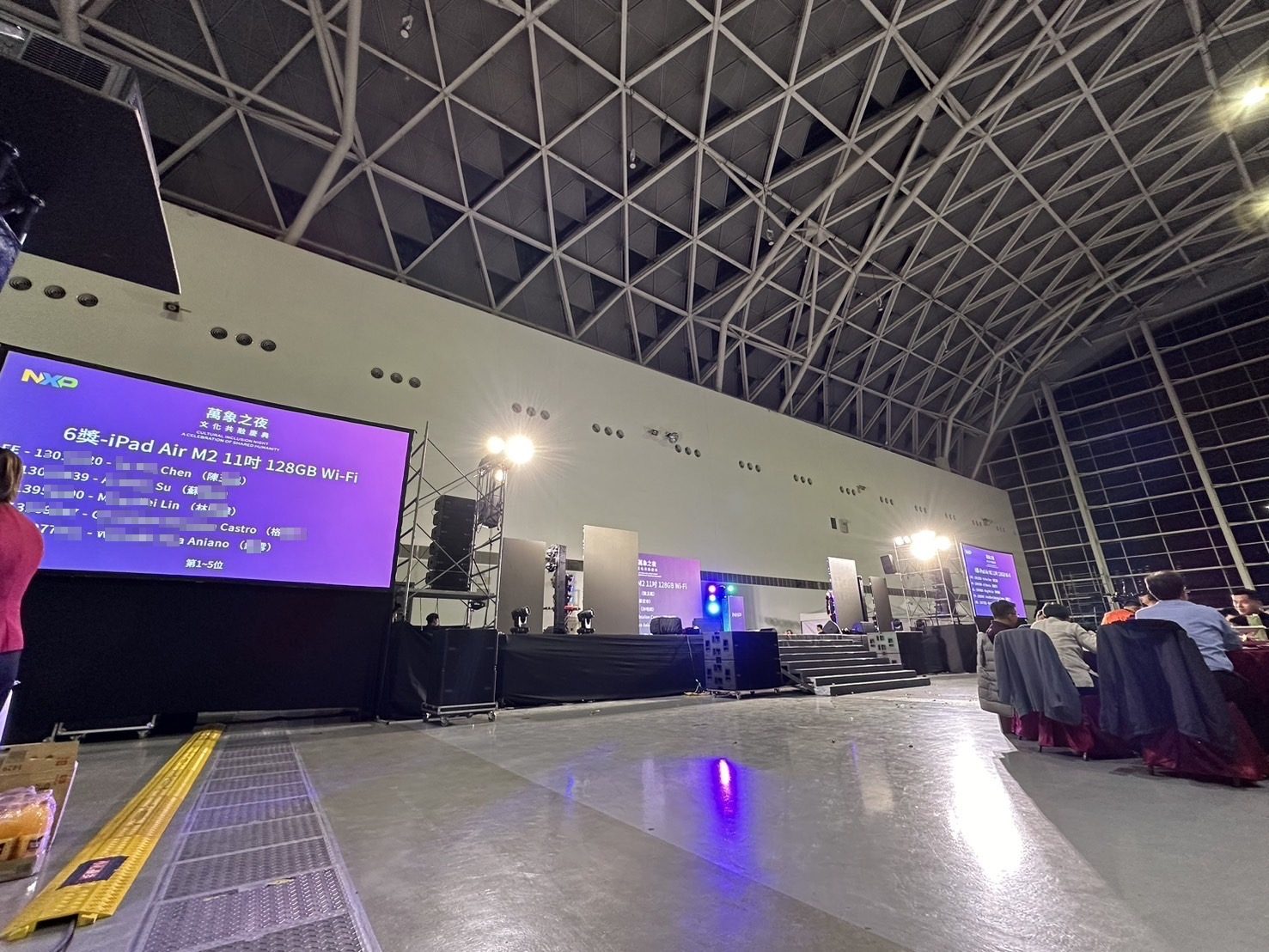 2025恩智浦年終尾牙2500人迎賓互動拍照上傳大螢幕輪播+快拍印_即拍即印+線上互動票選系統 & 自行報到/桌次查詢/客製化抽獎/得獎查詢系統