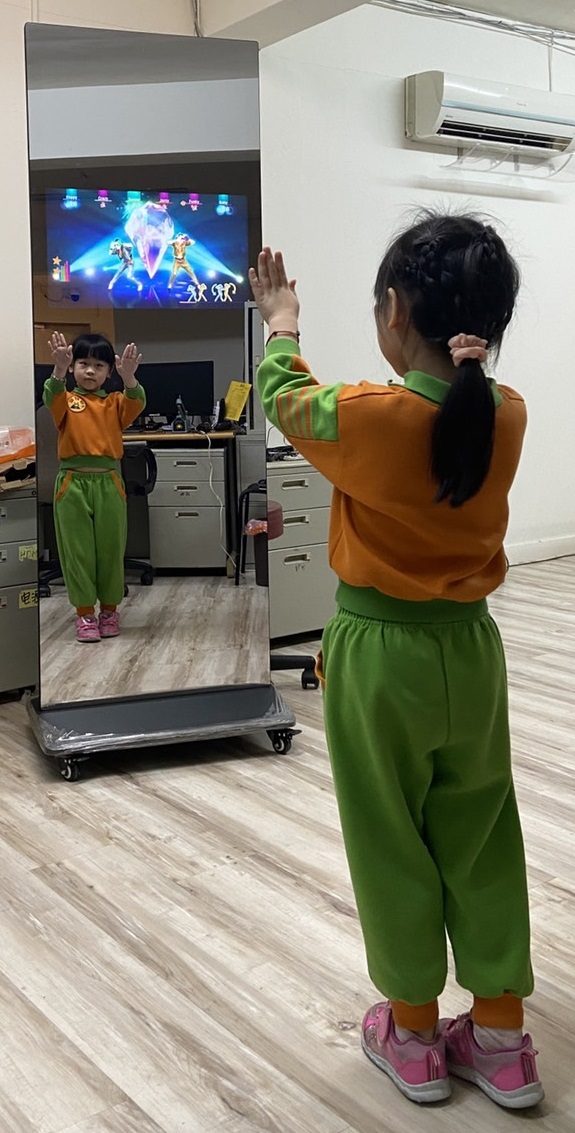 藍訊科技 Smart Mirror 43吋直立式鏡面觸控導覽廣告機 數位魔鏡 智慧鏡 鏡面觸控螢幕 行銷新媒體