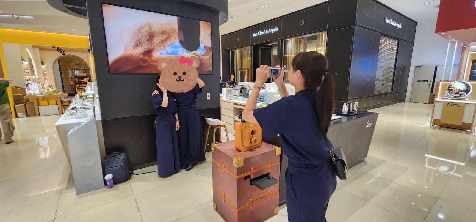 【行動拍照列印 活動限定照片海報】知名專櫃保養彩妝品牌2024快閃全台巡迴，打造獨特品牌互動體驗