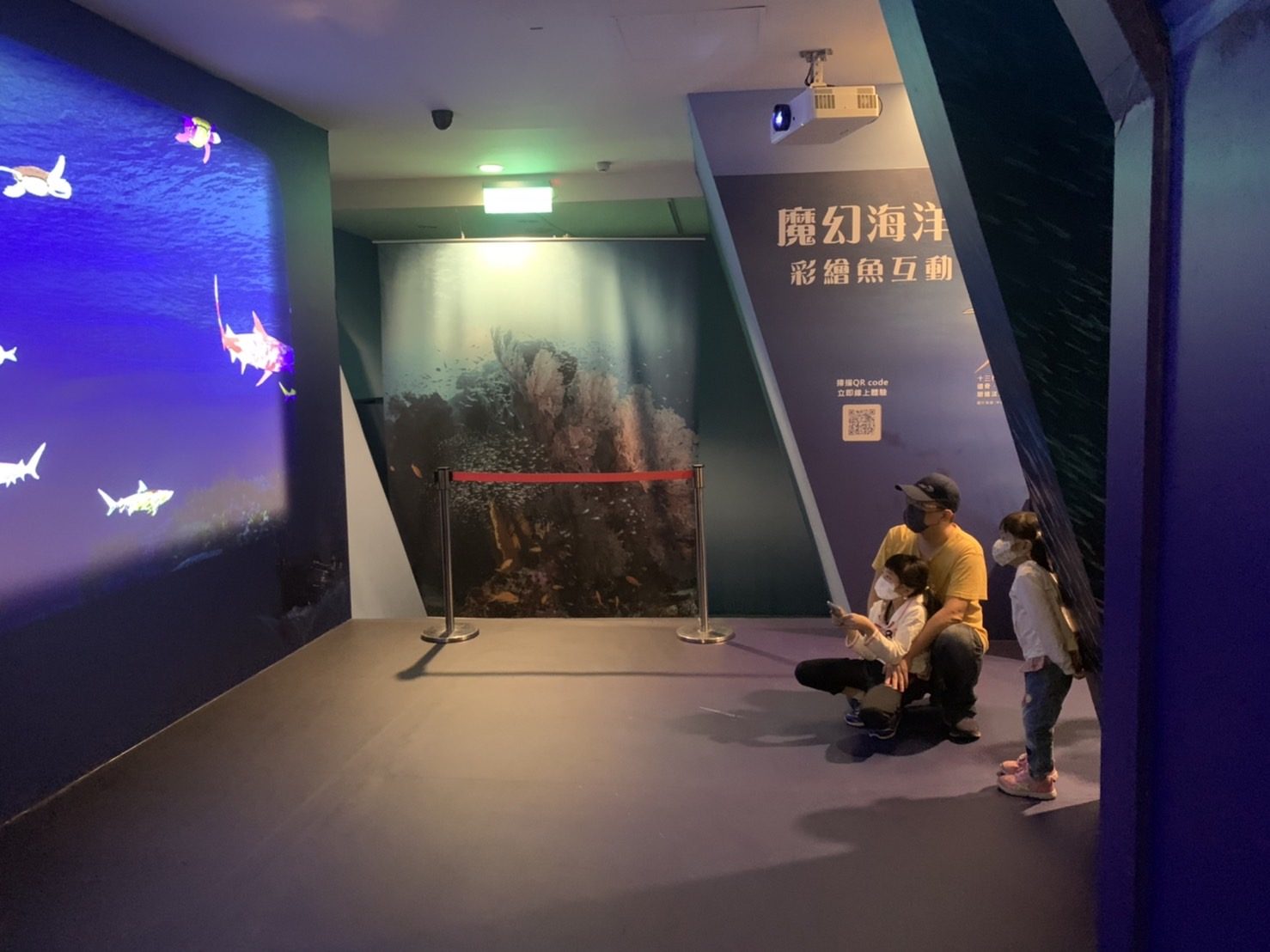 藍訊科技執行 新北市立十三行博物館 「魔幻海洋-彩繪魚互動」-彩繪塗鴉變動畫 3D彩繪魔法 彩繪投影 虛擬實境互動