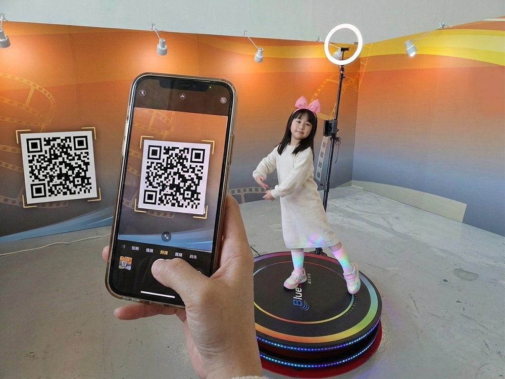 【京承創意】2026國巨集團春酒活動，一支影片洗版社群！360 Photo Booth 成為活動曝光神器！