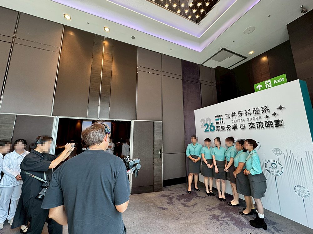 醫療品牌數位新體驗：品柏牙科導入「活動拍照互動」新科技，韓式報紙拍貼機引爆晚宴人氣！