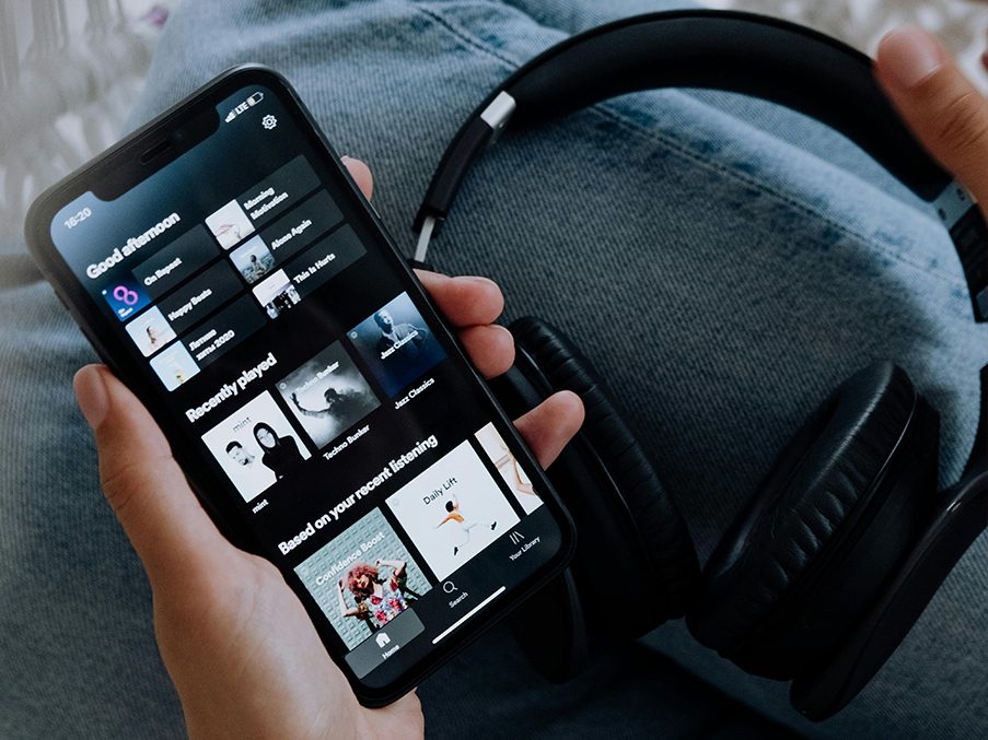 不只吸睛更要入耳！中小企業聲音行銷三招「AI Podcast」、「AI語音生成器」與「品牌主題曲」，用AI神助攻打造品牌無限商機！
