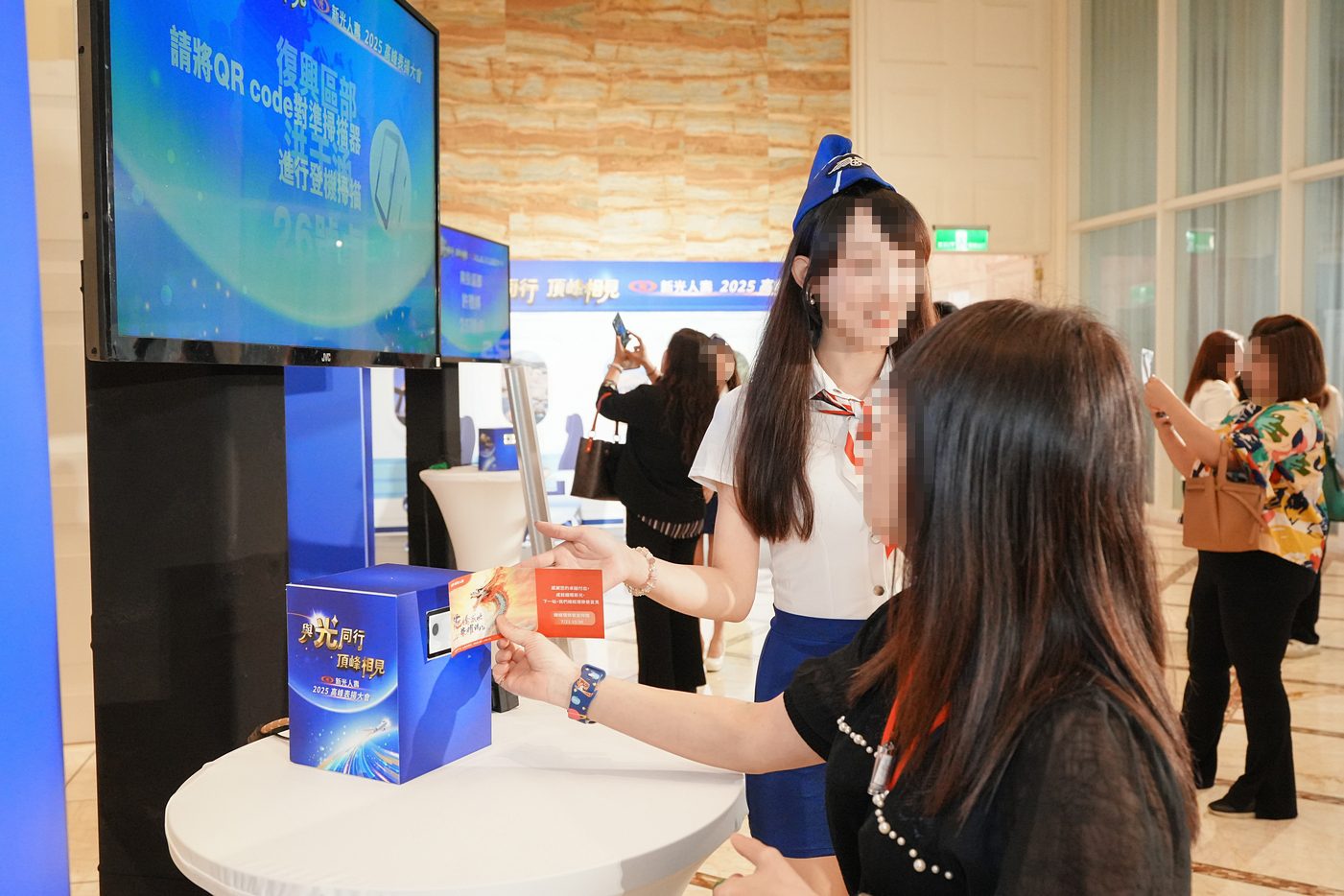 新光人壽2025高峰表揚大會，打造沉浸式QRCode登機報到體驗！一掃即顯，尊榮入場