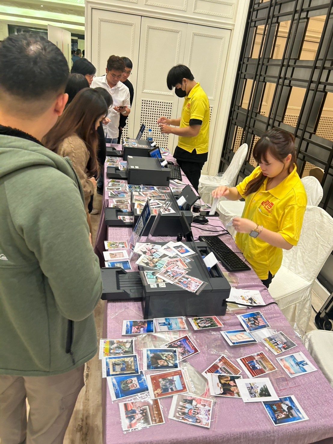 藍訊科技執行中美矽晶 環球晶圓2024集團尾牙晚宴1600人線上自行報到+桌次查詢+抽獎系統+客製化拉霸抽獎+得獎查詢系統+快拍印_即拍即印